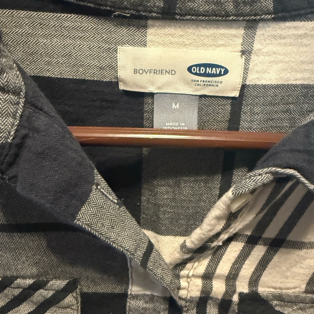 Old Navy Boyfriend Plaid Flannel Shirt Navy Blue White Check Women’s Medium - Picture 2 of 4